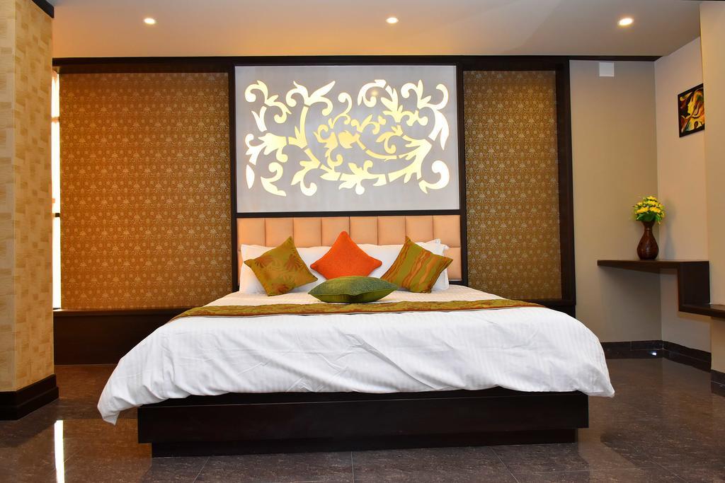Hotel Opulence Nadiād Dış mekan fotoğraf