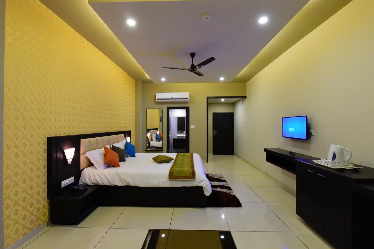 Hotel Opulence Nadiād Dış mekan fotoğraf